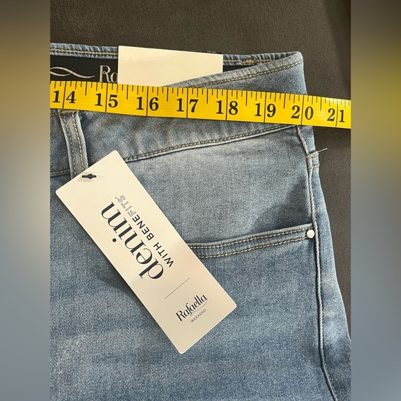 Rafaella Weekend Sequined Slimming Comfort Waist  Jean Bermuda Shorts 18W NWT - Picture 11 of 13